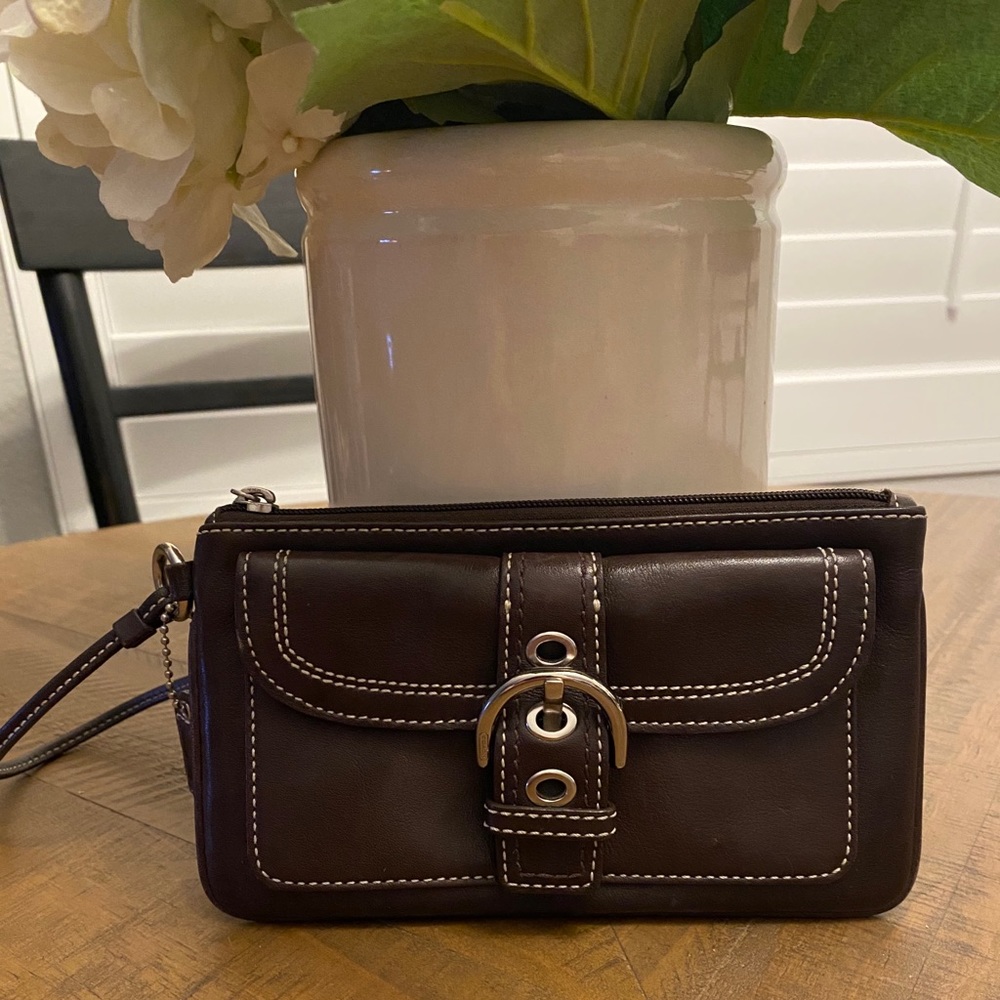 Wallet by Coach. Brown Leather.